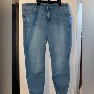 Bombshell skinny light wash jeans